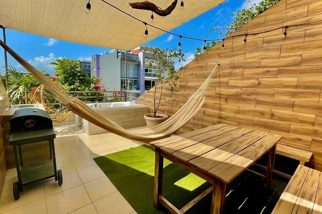 Cenote Penthouse Terraza & Jacuzzi Panoramicos, Muy Amplio, 2 Pisos Para Tu Uso Personal Y Exclusivo, 3 Recamaras, Excelente Ubicacion, La Playa Y La Quinta Av Caminando A 10 Minutos, Cerca De Restaurantes, Bares, Bancos, Nomadas Digitales 150 Mbps Playa del Carmen Appartamento