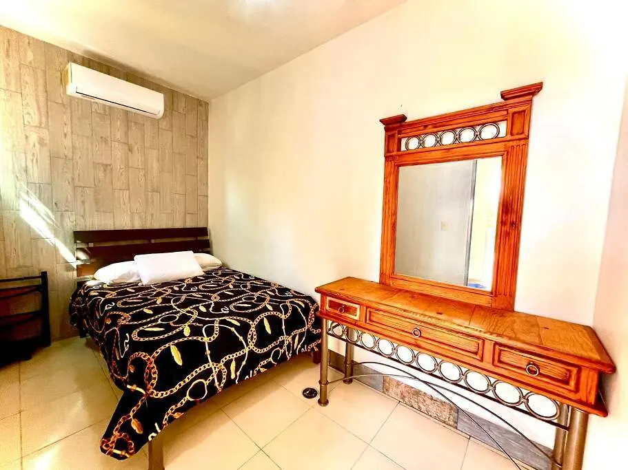 Appartamento Cenote Penthouse Terraza & Jacuzzi Panoramicos, Muy Amplio, 2 Pisos Para Tu Uso Personal Y Exclusivo, 3 Recamaras, Excelente Ubicacion, La Playa Y La Quinta Av Caminando A 10 Minutos, Cerca De Restaurantes, Bares, Bancos, Nomadas Digitales 150 Mbps Playa del Carmen