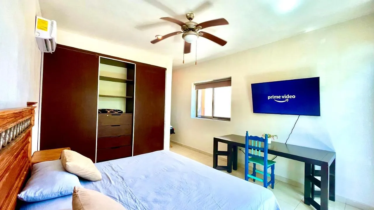 Appartamento Cenote Penthouse Terraza & Jacuzzi Panoramicos, Muy Amplio, 2 Pisos Para Tu Uso Personal Y Exclusivo, 3 Recamaras, Excelente Ubicacion, La Playa Y La Quinta Av Caminando A 10 Minutos, Cerca De Restaurantes, Bares, Bancos, Nomadas Digitales 150 Mbps Playa del Carmen
