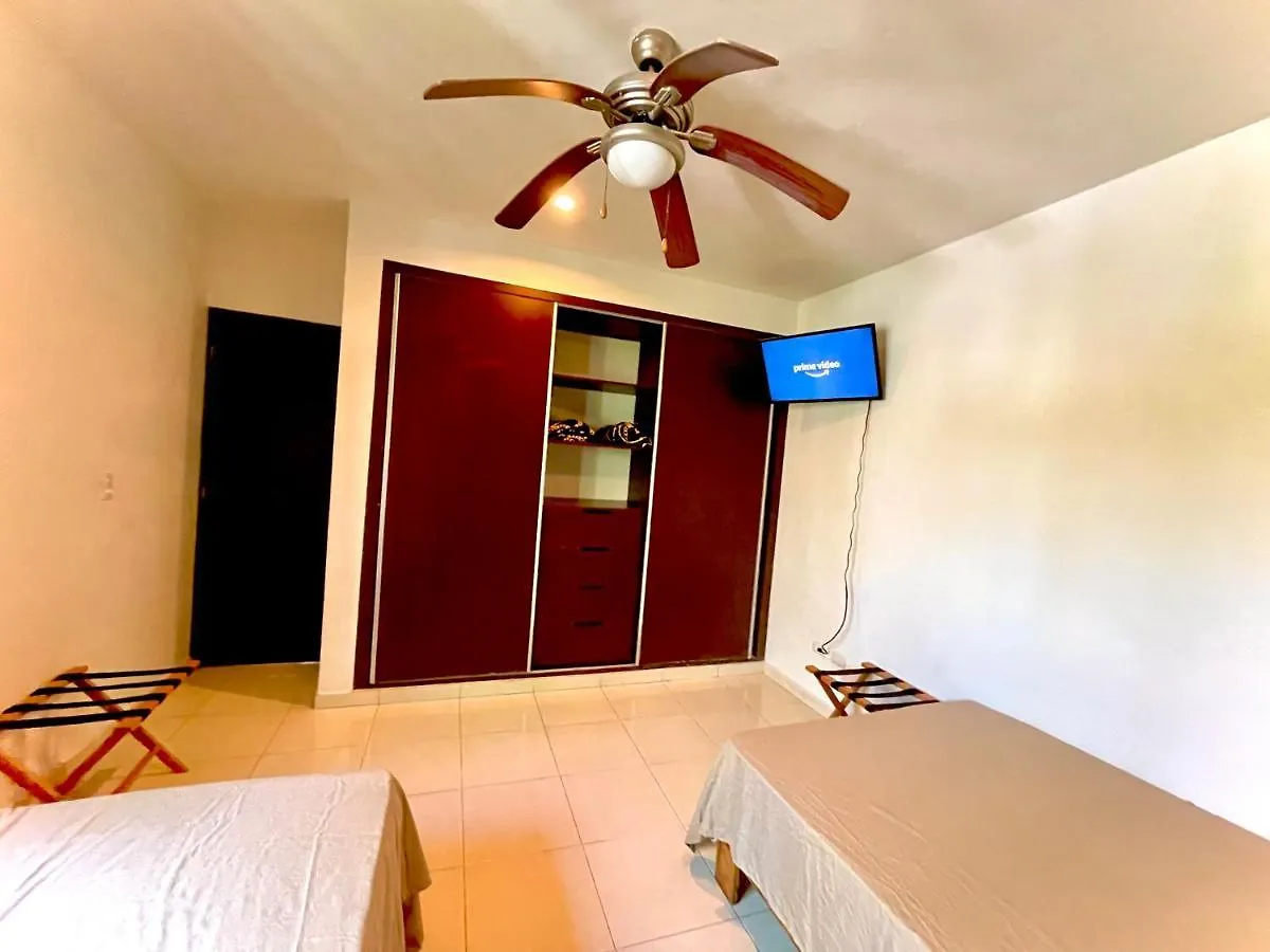 Appartamento Cenote Penthouse Terraza & Jacuzzi Panoramicos, Muy Amplio, 2 Pisos Para Tu Uso Personal Y Exclusivo, 3 Recamaras, Excelente Ubicacion, La Playa Y La Quinta Av Caminando A 10 Minutos, Cerca De Restaurantes, Bares, Bancos, Nomadas Digitales 150 Mbps Playa del Carmen Messico