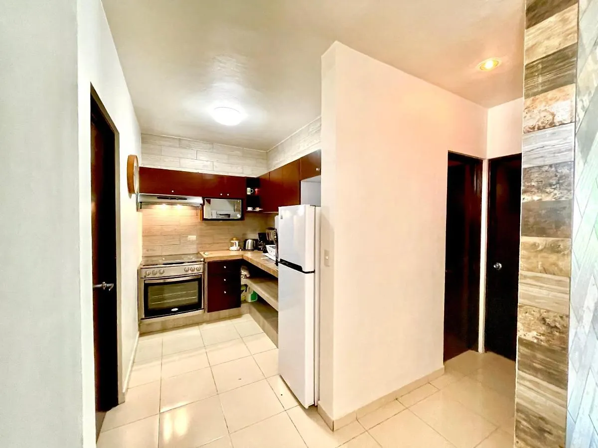 Cenote Penthouse Terraza & Jacuzzi Panoramicos, Muy Amplio, 2 Pisos Para Tu Uso Personal Y Exclusivo, 3 Recamaras, Excelente Ubicacion, La Playa Y La Quinta Av Caminando A 10 Minutos, Cerca De Restaurantes, Bares, Bancos, Nomadas Digitales 150 Mbps Playa del Carmen 0*,  Messico