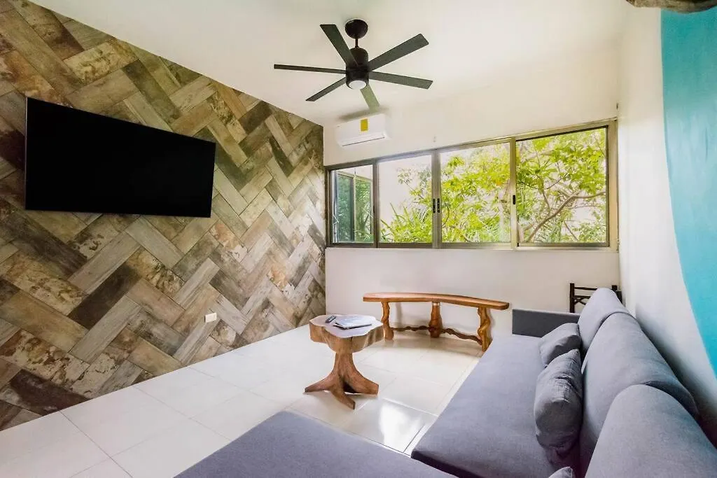 Appartamento Cenote Penthouse Terraza & Jacuzzi Panoramicos, Muy Amplio, 2 Pisos Para Tu Uso Personal Y Exclusivo, 3 Recamaras, Excelente Ubicacion, La Playa Y La Quinta Av Caminando A 10 Minutos, Cerca De Restaurantes, Bares, Bancos, Nomadas Digitales 150 Mbps Playa del Carmen