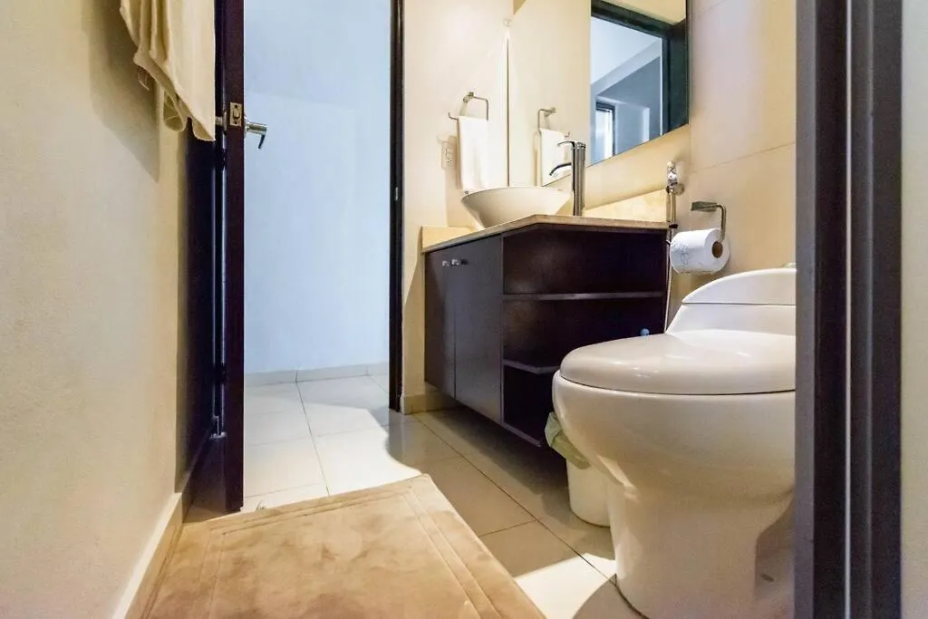 Appartamento Cenote Penthouse Terraza & Jacuzzi Panoramicos, Muy Amplio, 2 Pisos Para Tu Uso Personal Y Exclusivo, 3 Recamaras, Excelente Ubicacion, La Playa Y La Quinta Av Caminando A 10 Minutos, Cerca De Restaurantes, Bares, Bancos, Nomadas Digitales 150 Mbps Playa del Carmen