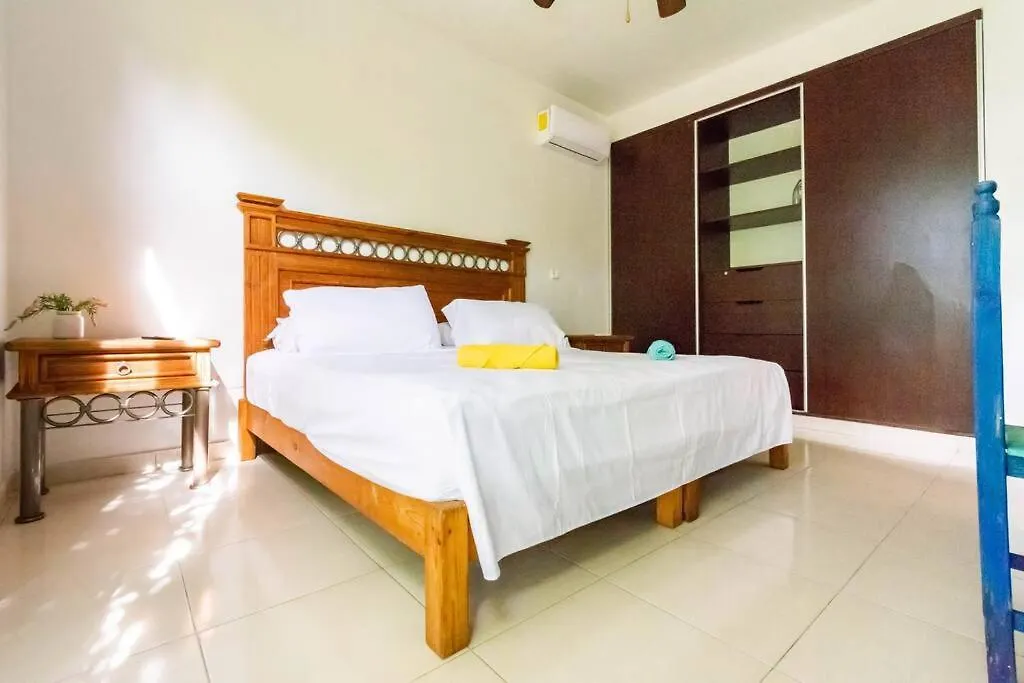 Cenote Penthouse Terraza & Jacuzzi Panoramicos, Muy Amplio, 2 Pisos Para Tu Uso Personal Y Exclusivo, 3 Recamaras, Excelente Ubicacion, La Playa Y La Quinta Av Caminando A 10 Minutos, Cerca De Restaurantes, Bares, Bancos, Nomadas Digitales 150 Mbps Playa del Carmen 0*,  Messico