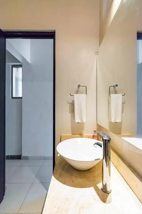 Appartamento Cenote Penthouse Terraza & Jacuzzi Panoramicos, Muy Amplio, 2 Pisos Para Tu Uso Personal Y Exclusivo, 3 Recamaras, Excelente Ubicacion, La Playa Y La Quinta Av Caminando A 10 Minutos, Cerca De Restaurantes, Bares, Bancos, Nomadas Digitales 150 Mbps Playa del Carmen Messico