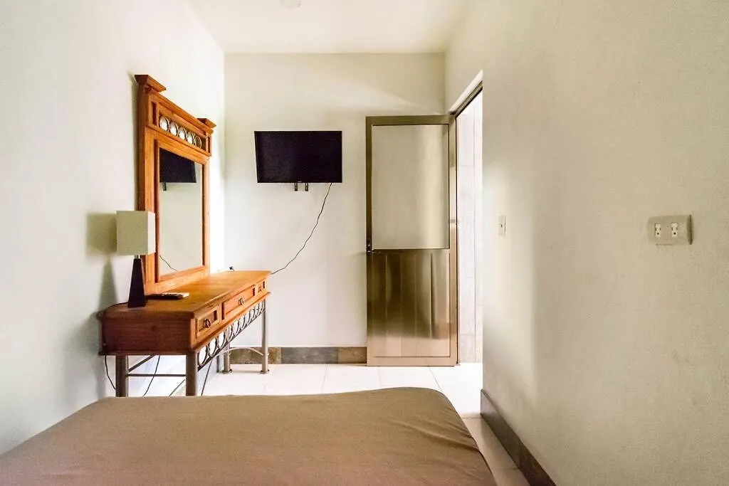 Cenote Penthouse Terraza & Jacuzzi Panoramicos, Muy Amplio, 2 Pisos Para Tu Uso Personal Y Exclusivo, 3 Recamaras, Excelente Ubicacion, La Playa Y La Quinta Av Caminando A 10 Minutos, Cerca De Restaurantes, Bares, Bancos, Nomadas Digitales 150 Mbps Playa del Carmen Appartamento