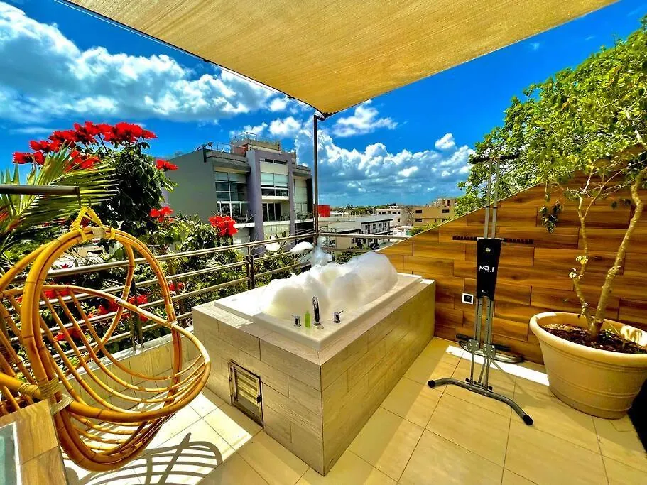 Cenote Penthouse Terraza & Jacuzzi Panoramicos, Muy Amplio, 2 Pisos Para Tu Uso Personal Y Exclusivo, 3 Recamaras, Excelente Ubicacion, La Playa Y La Quinta Av Caminando A 10 Minutos, Cerca De Restaurantes, Bares, Bancos, Nomadas Digitales 150 Mbps Playa del Carmen Messico